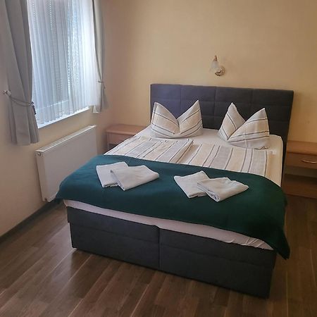 Pension Kuehnauer Hof Dessau-Rosslau Esterno foto