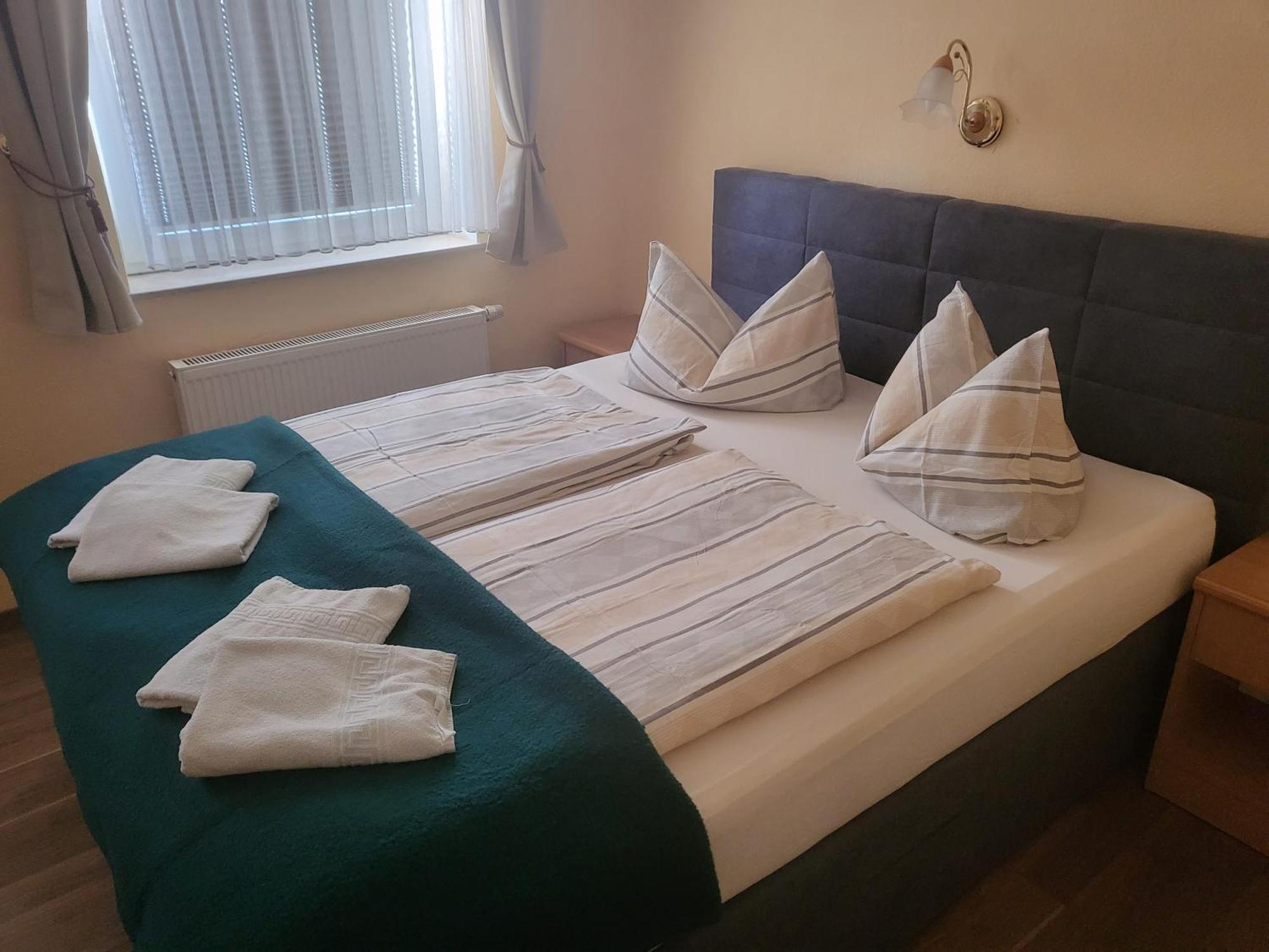 Pension Kuehnauer Hof Dessau-Rosslau Esterno foto