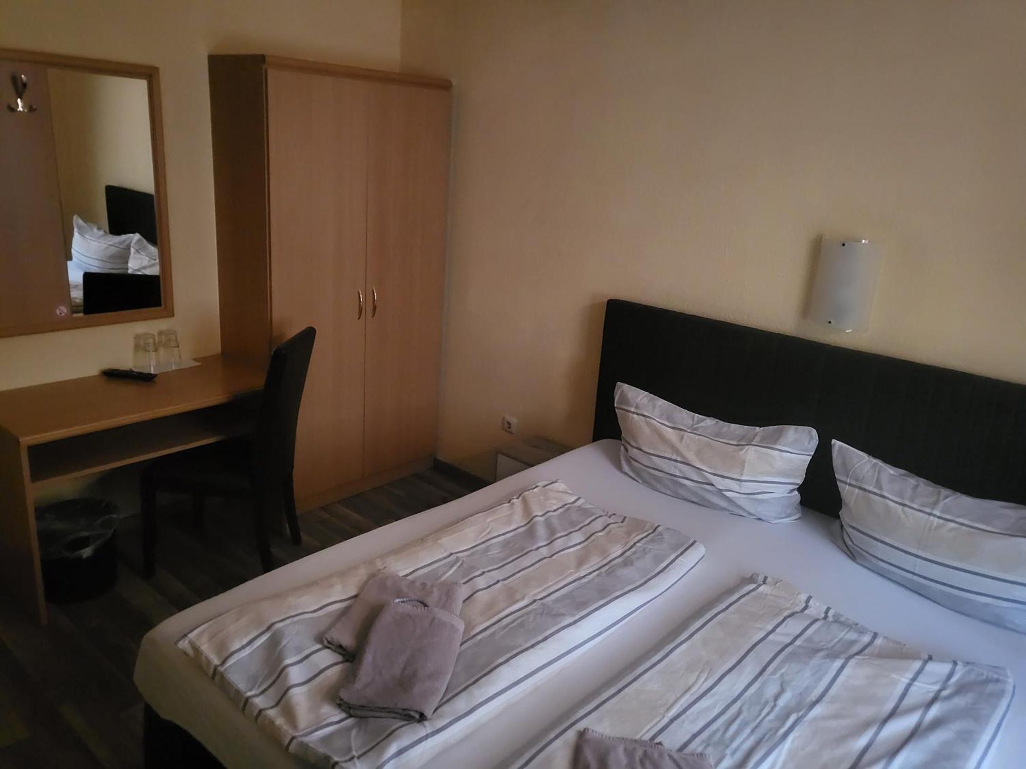 Pension Kuehnauer Hof Dessau-Rosslau Esterno foto