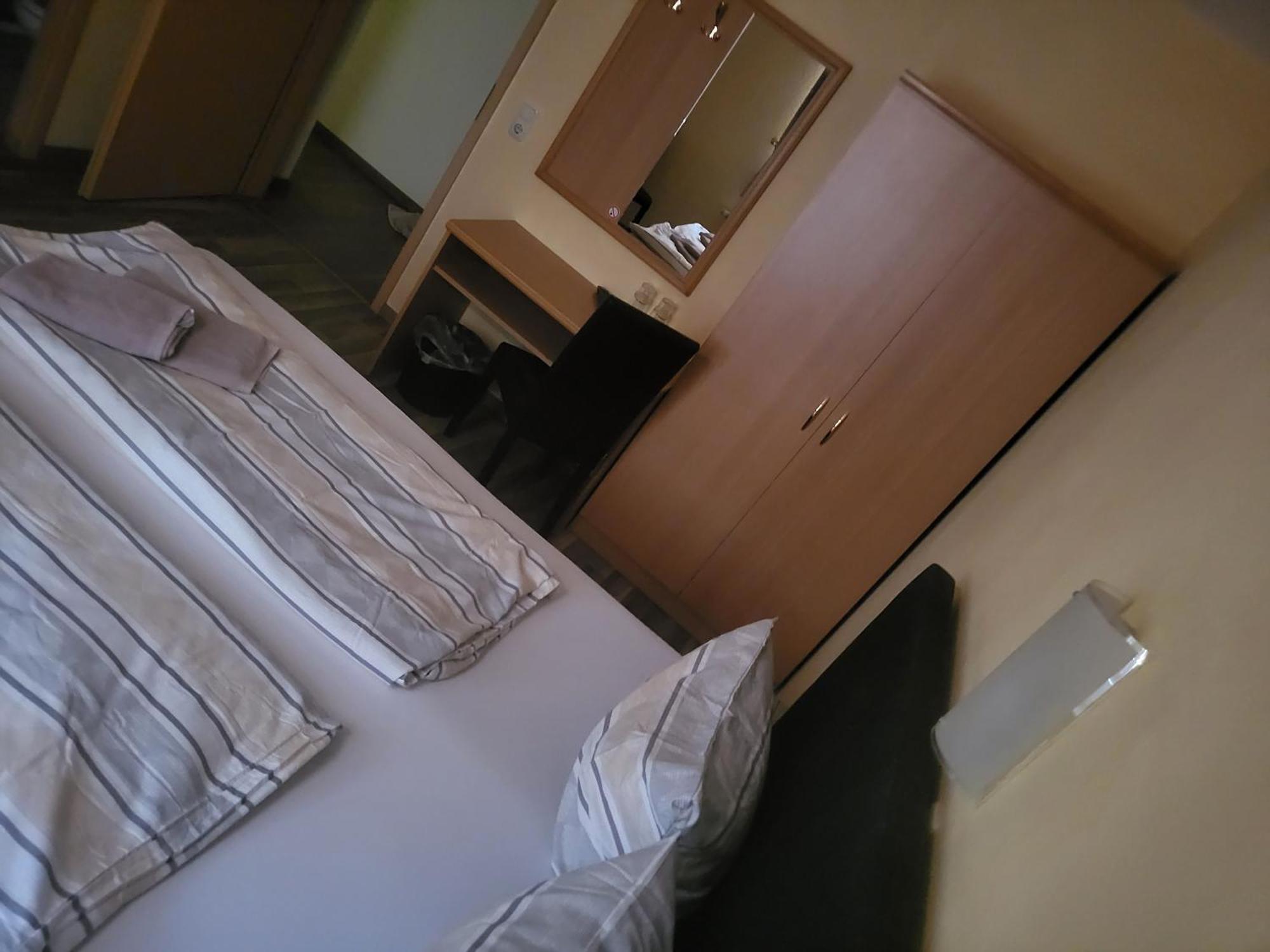 Pension Kuehnauer Hof Dessau-Rosslau Esterno foto